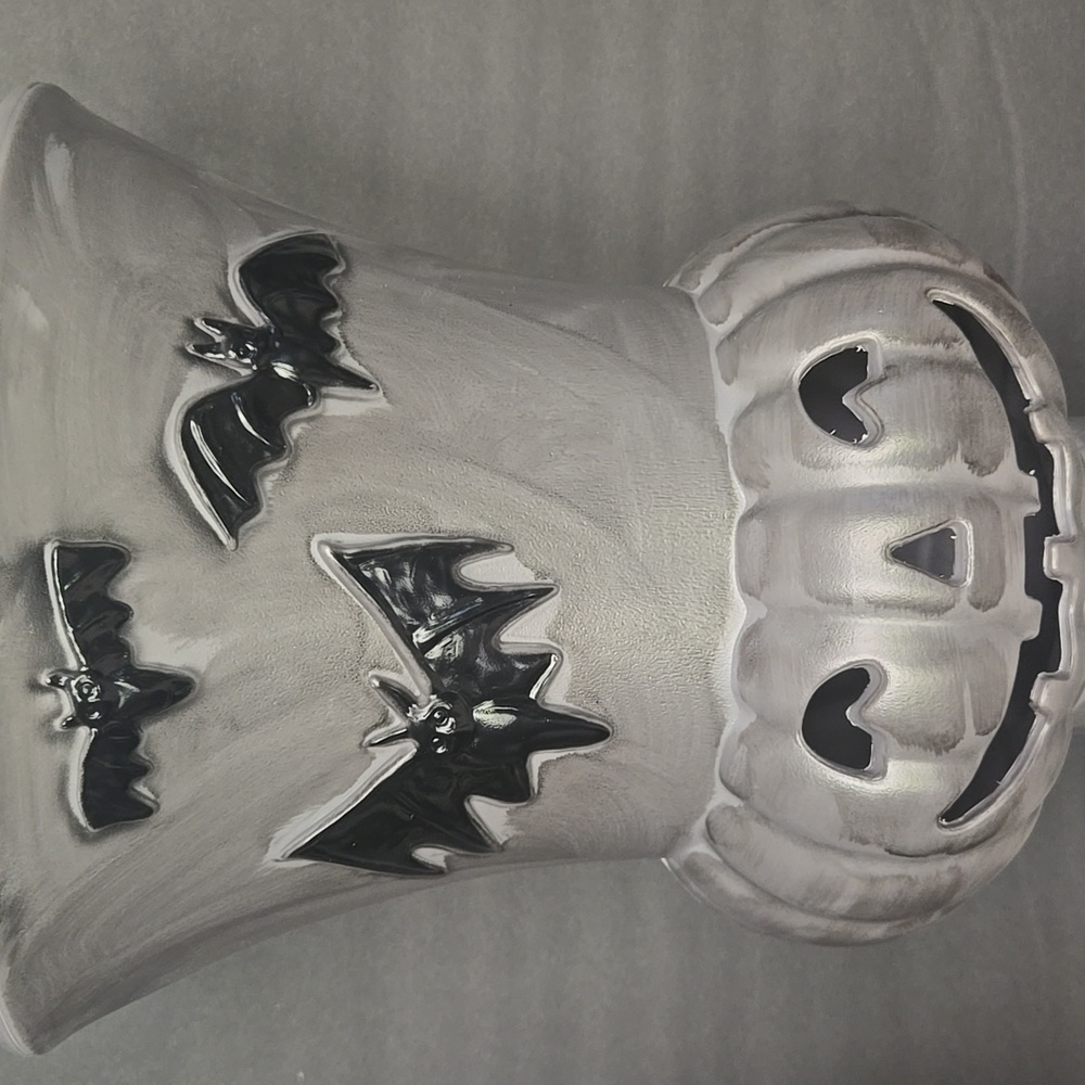 Halloween Pumpkin and Bat Urn - Picture 2 of 7